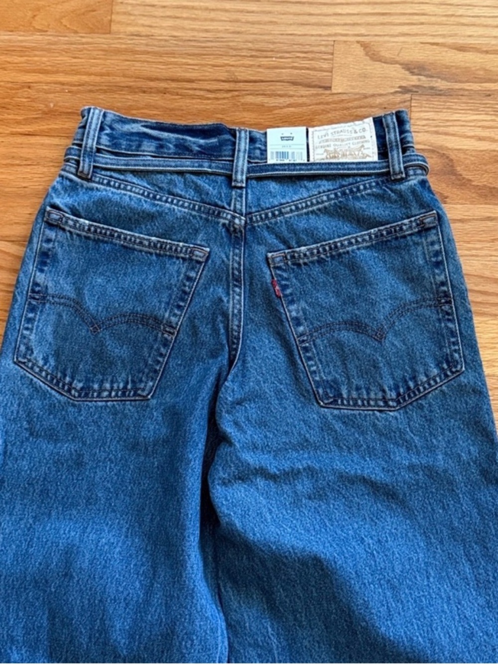 Levi's XL Straight Leg Jeans - Picture 6 of 9